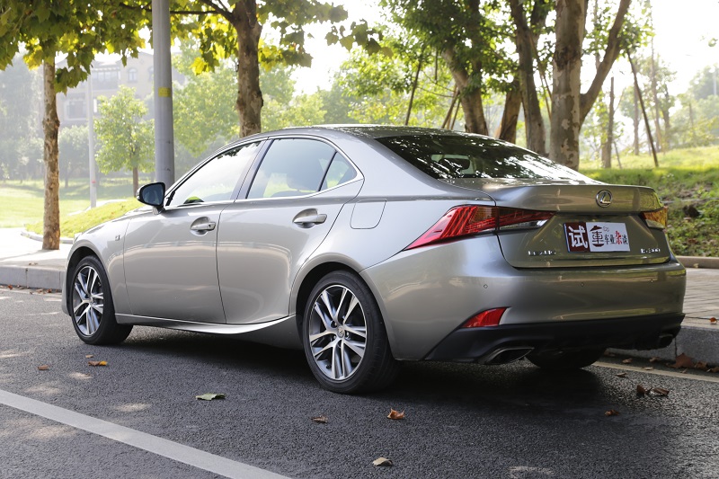 雷克萨斯IS300体验报告：我没法再做一个“肉人”