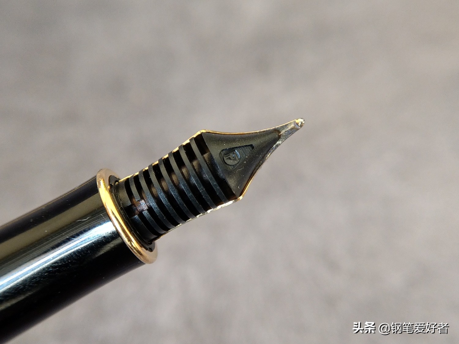 派克钢笔18k纯金老款,全新派克卓尔系列钢笔18k750