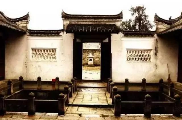 这个村庄一千年前建了个生态下水道，至今旱涝不惧