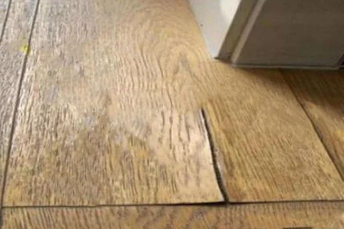 这才是木地板起拱、下沉、开裂最正确的解决方式