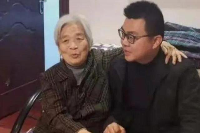 姚威为什么毫不犹豫离开养母一家,姚威现在跟亲生父母在一起生活吗