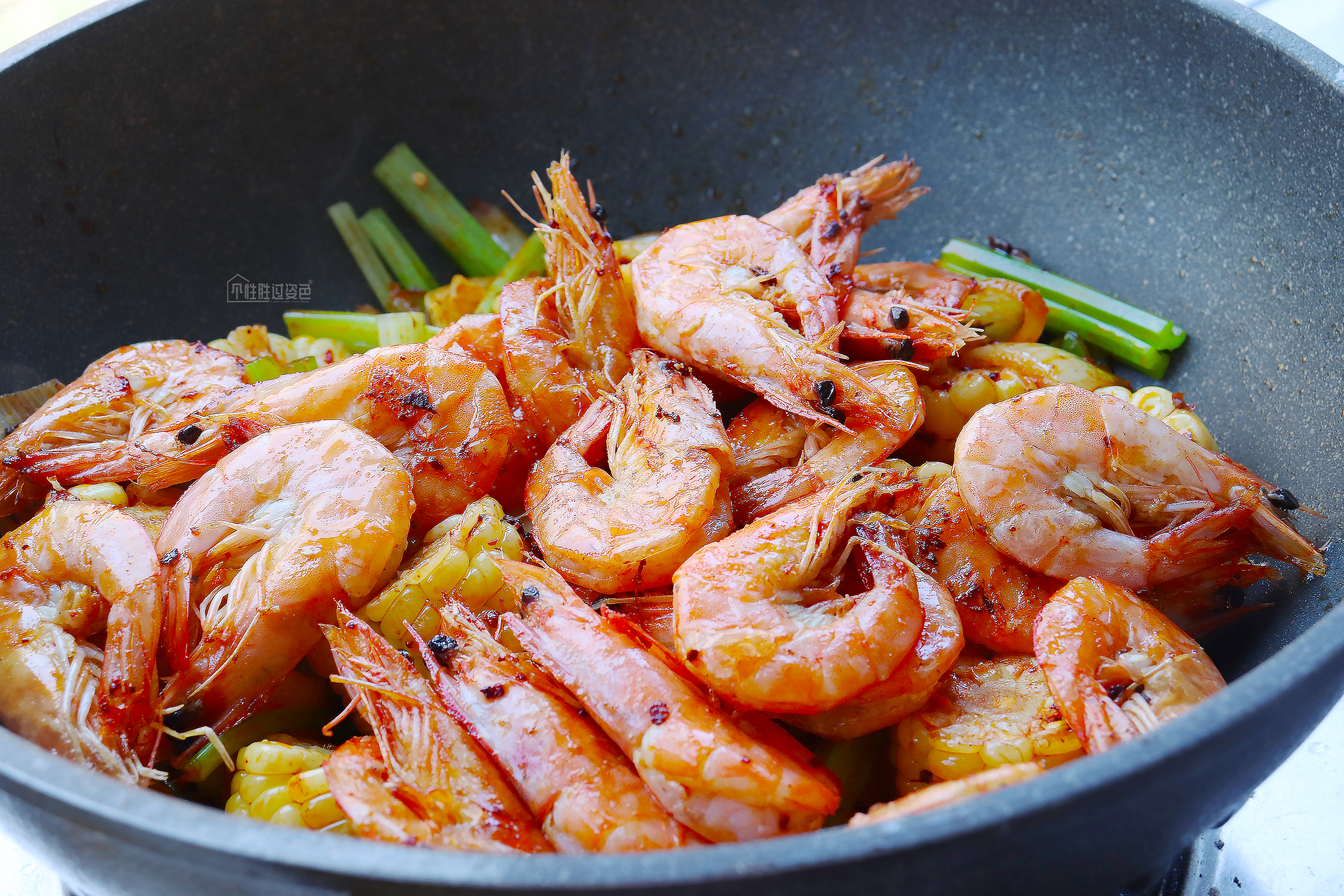 剥皮香辣虾不用炸的做法,这道劲爆香辣虾美味又独特