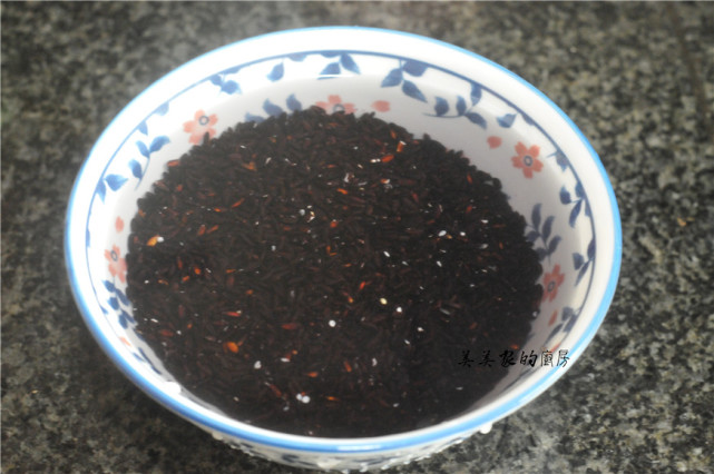 黑米球做法步骤,黑米球的做法