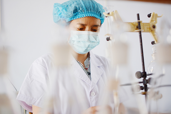 “古法炮制”是安国医院制剂中心雷打不动的坚守