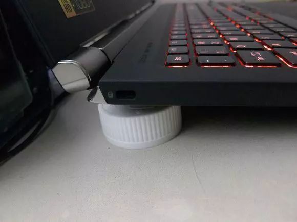 支架*法大**VS瓶盖*法大**，笔记本散热哪家强？