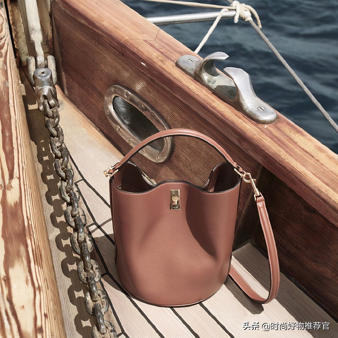 celine新款横款手袋,celine牛皮革方形手袋