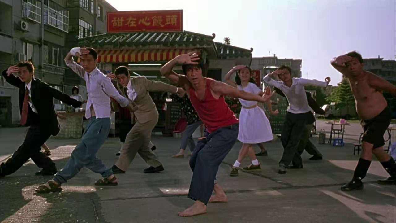 周星驰当年只给他客串一分钟的戏,他曾是周星驰电影的御用配角