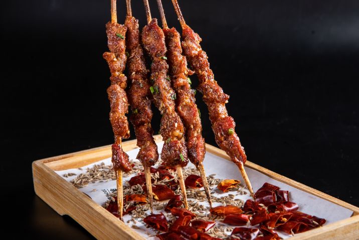 血赔400万后，他靠卖小吃翻盘，170平店日营收近4万