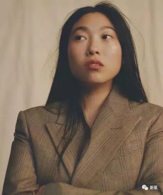 因长相丑被嘲讽后逆袭,因丑被弹幕刷屏挡脸的她