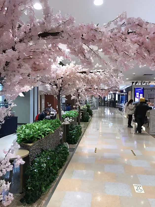 吃完樱花味零食，像被女仆装*男猛**暴打一顿