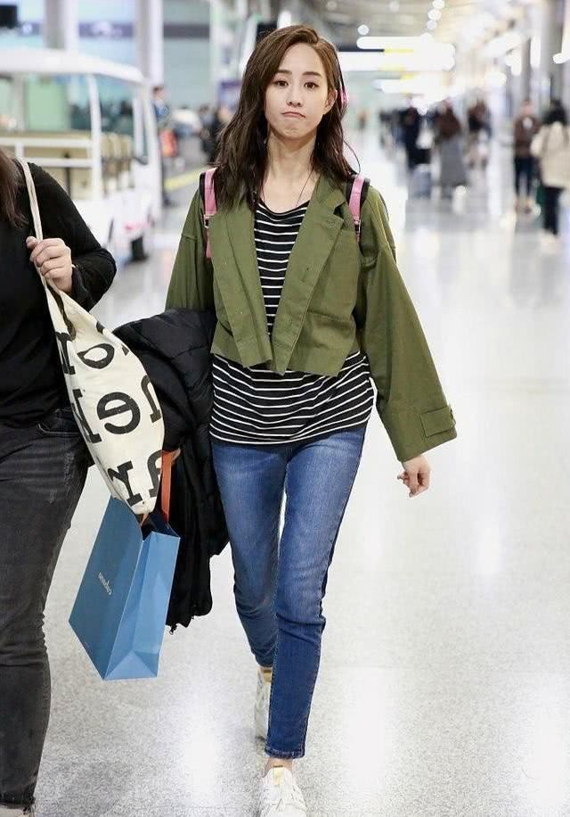 听说长T恤显矮，张钧甯把外套“缩短”30厘米，瞬间变高太机智