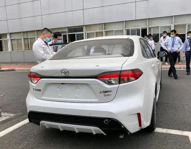 刚上市就改款,丰田雷凌20171.2t精英版改款