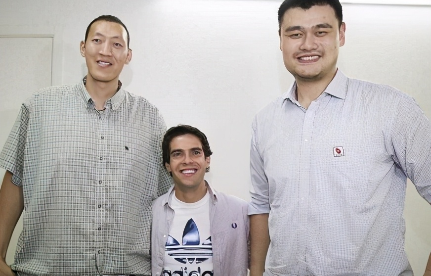 篮球运动员跟足球运动员谁更强壮,nba球员和足球运动员肌肉对比