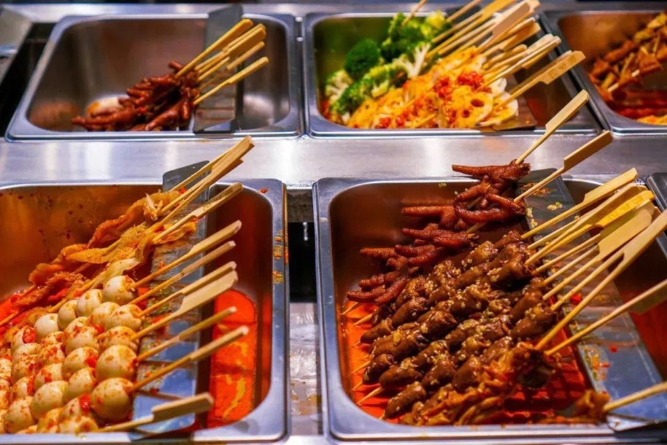 重庆高校食堂大比拼:西南大学9个食堂,城科的冒菜一斤才11元