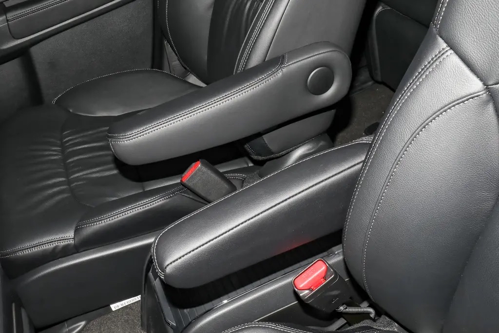 奥德赛座椅手托怎么卡不住,奥德赛座椅扶手卡死