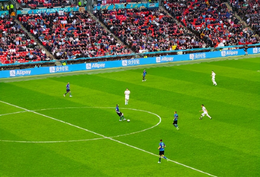 欧洲杯赛场边广告牌,欧洲杯赛场边的广告是真的吗