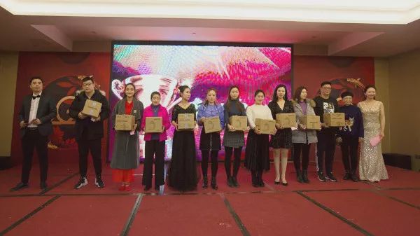 凝心聚力再创辉煌团年晚宴,凝心聚力共谱新篇年会