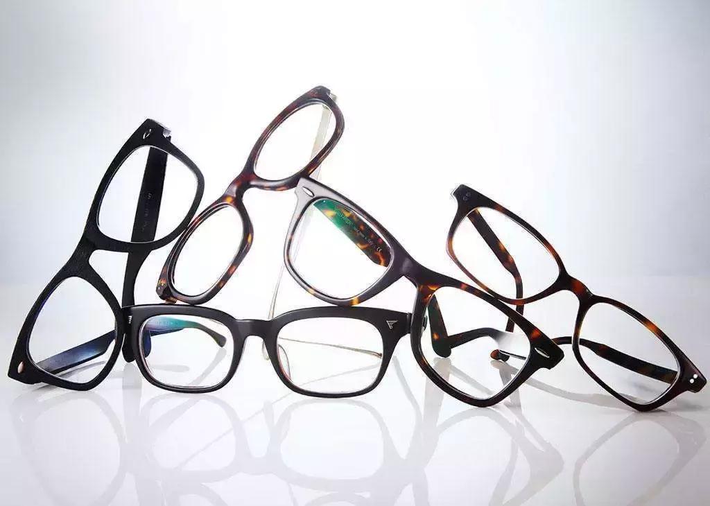 你的依视路是正品吗？一眼镜店真假混卖，老板被批捕了！