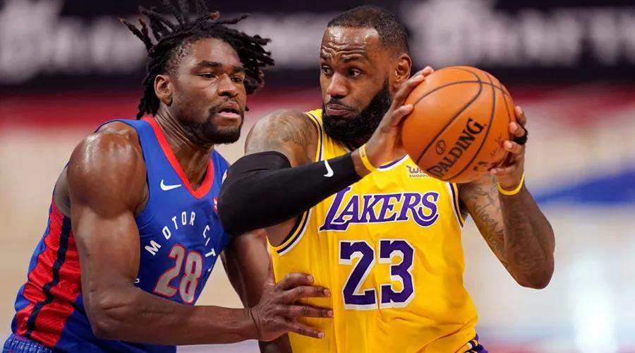 来者何人万鹏打戏,来者何人打一生肖