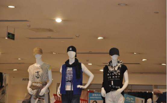 买衣服网上买好还是店里买好,买衣服是网上买好还是实体店买好