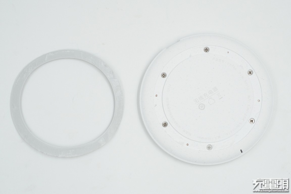 绿联无线充电宝拆解,绿联30瓦充电器拆解