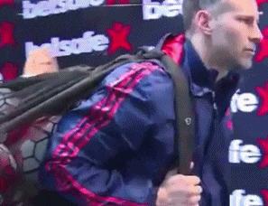 猝不及防一字马搞笑动图,搞笑gif倒立外加一字马