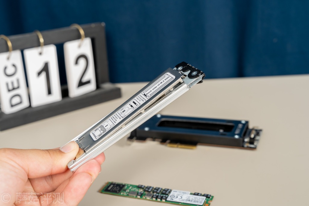 方便插拔，探索更多使用可能、ICYDock硬盘抽取盒PCI转M2评测