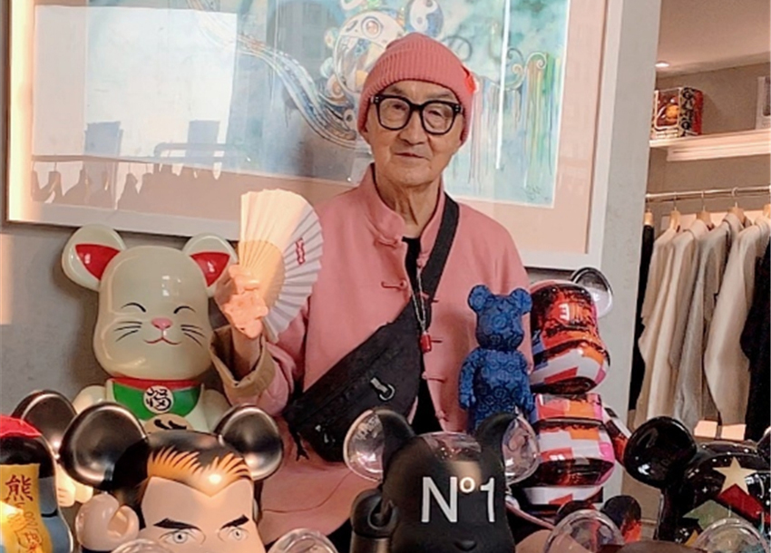 82岁爷爷穿粉色AJ上街，一身马卡龙配色，和孙子同款真时尚