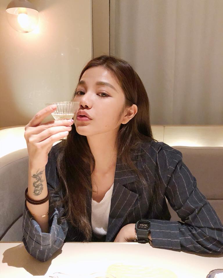 最自豪自己的完美腰线!许路儿不藏私分享有感瘦腰3招