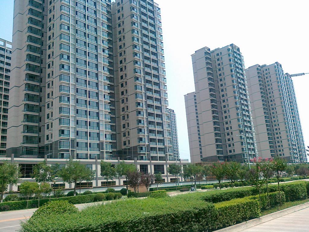 买的房子30年成危楼谁解决,30年的危楼