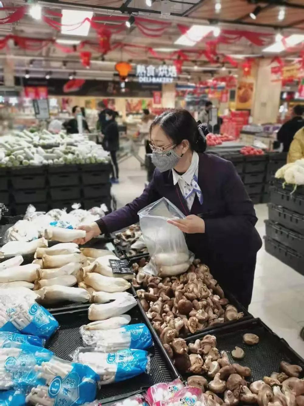 疫情无情人有情爱心蔬菜送一线,疫情无情民生有爱送菜到家暖人心