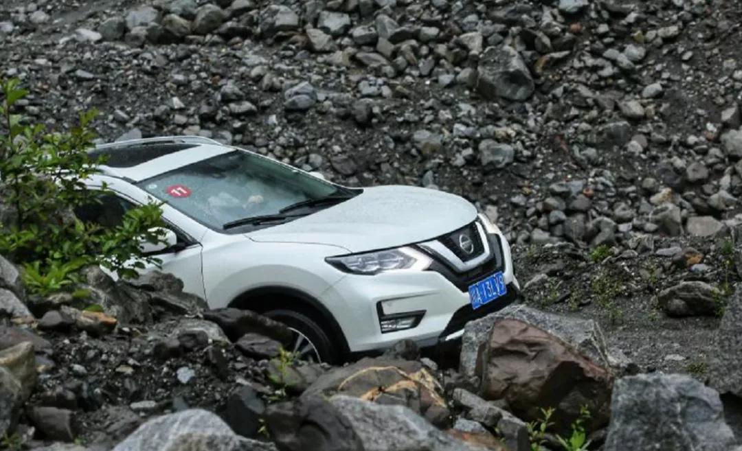 日产奇骏试驾2.0排量,日产奇骏2.5四驱性能测试