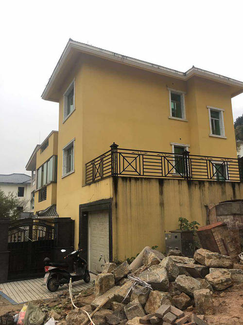 *门惨灭**案制造者，18年后摇身一变成正科级干部，法律终将其严惩