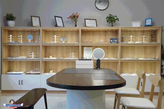 同样是眼镜工作室，凭什么这家值得朋友圈3000好友同时推荐？