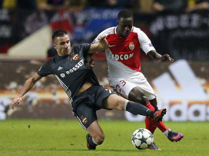 越踢越回去了？这名球员本来有极高的前锋天赋，但却甘愿做后卫！