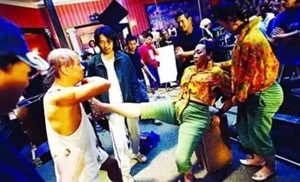 洪金宝讲成龙周星驰,敢称呼成龙大鼻子的人