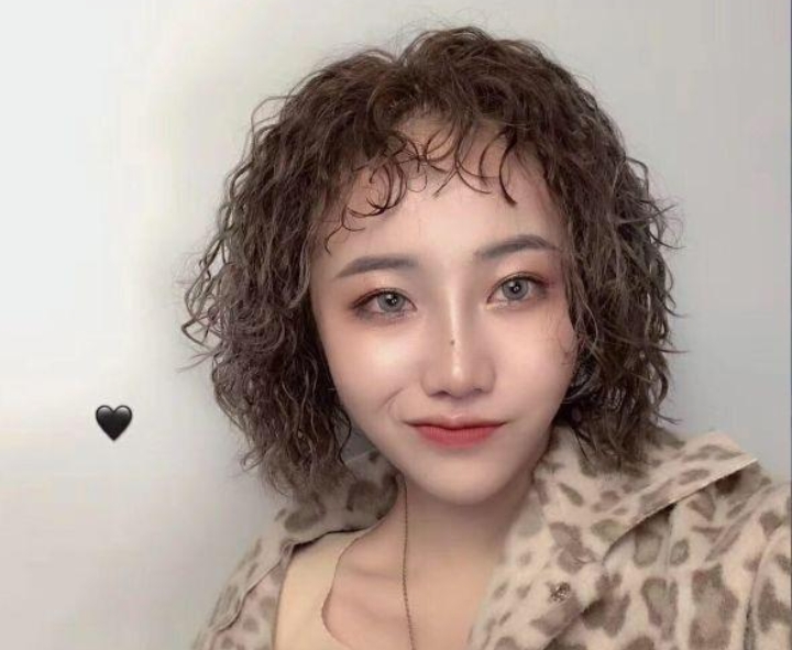 女人过了三十留着三款发型超好看,女人过了35岁适合长发还是短发