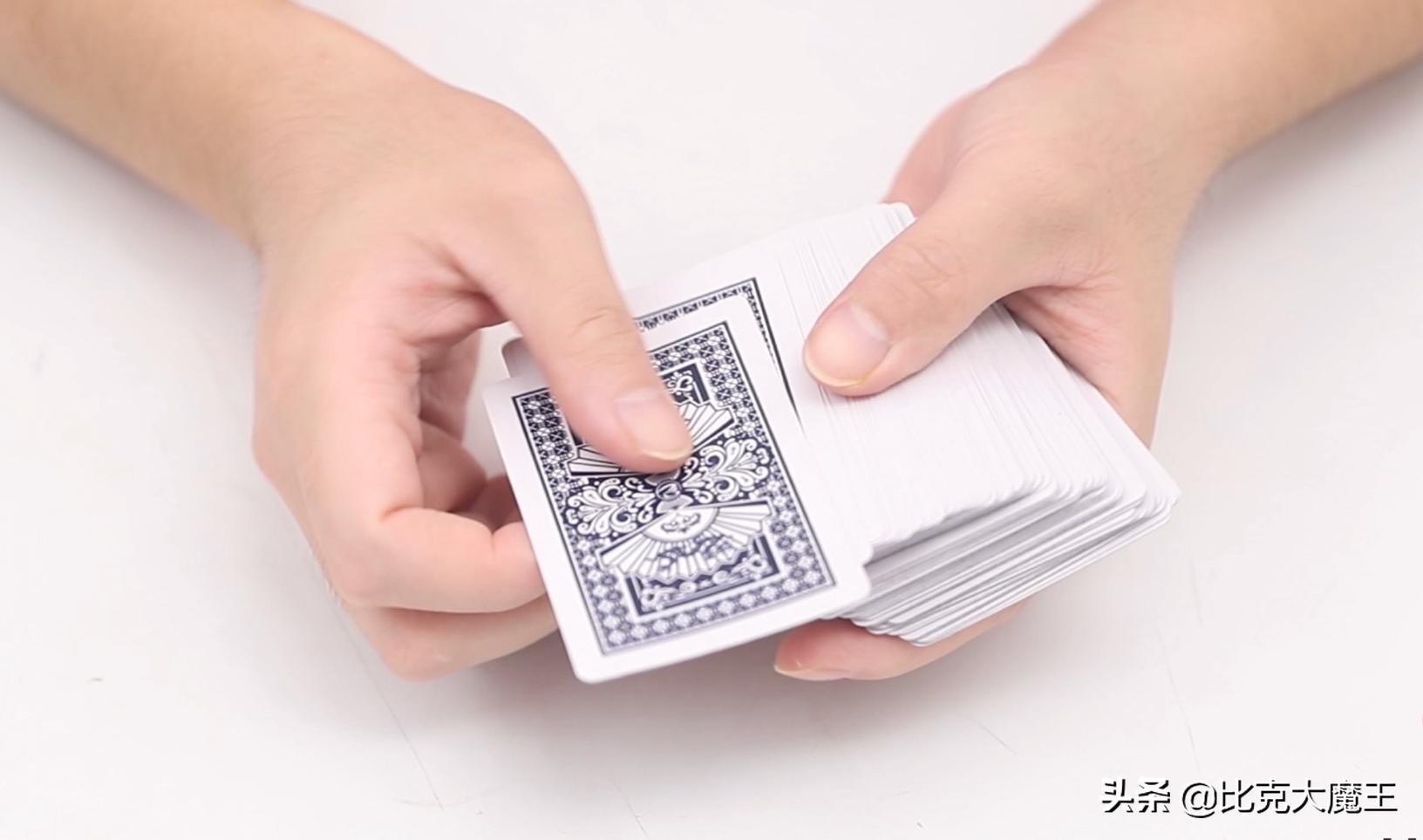 旧扑克牌别扔了，教你做解压圆球，拿到手就想玩，大人小孩都喜欢