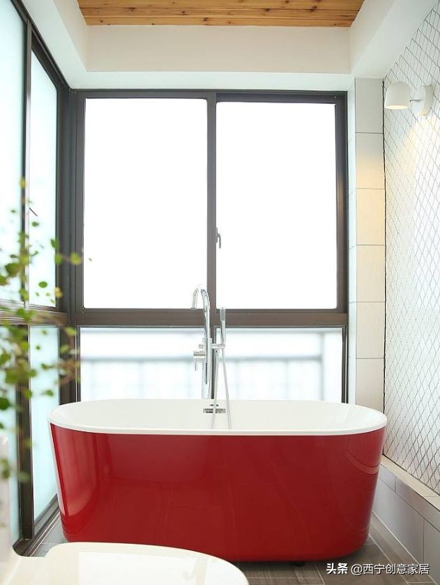 带飘窗的长方形卫生间浴缸,卧室飘窗上面可以装浴缸吗