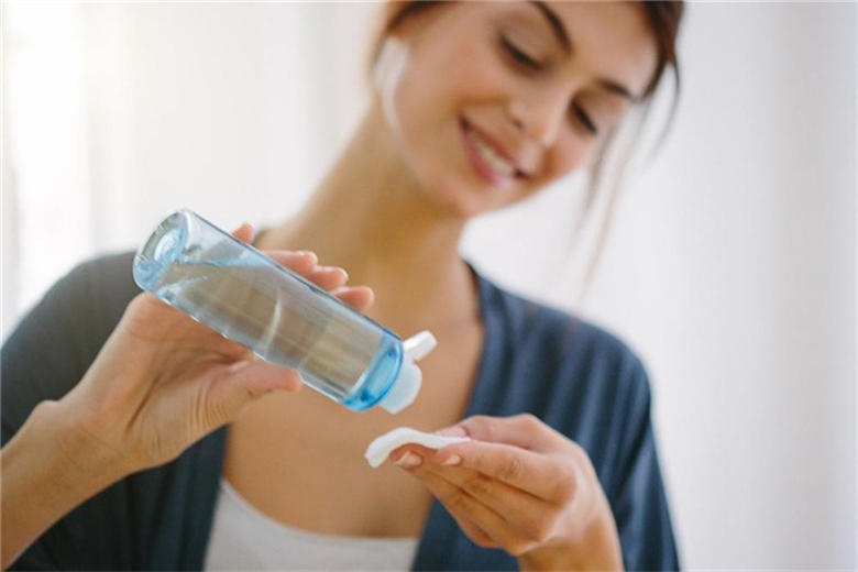 化妆水重要还是霜重要,化妆水是补水还是卸妆用的