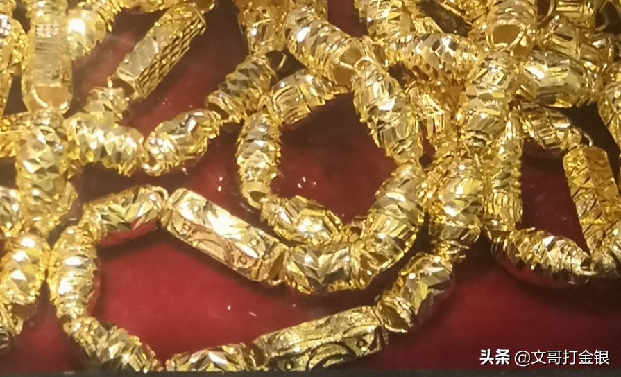 为什么网上黄金首饰比金价更便宜,现在金价贵适合买黄金首饰吗