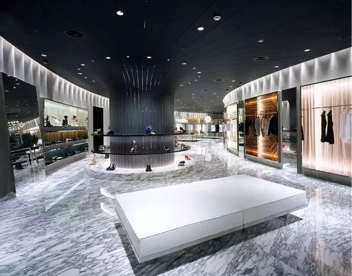 从优衣库到南京步行街,优衣库到路易威登