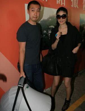 唐嫣穿薄荷绿色卫衣白色鞋,唐嫣爱马仕包包多少钱