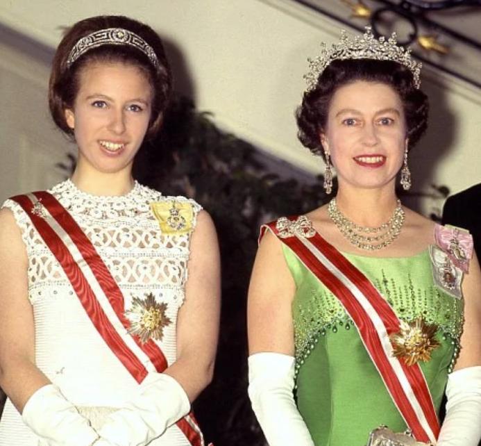 菲利普亲王60岁有魅力,52岁菲利普亲王