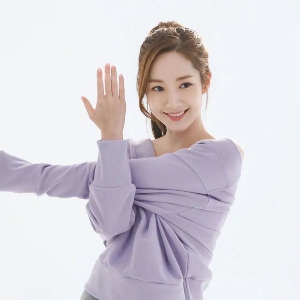 春夏就该选温柔挂！这个颜色的单品你衣柜里有吗？