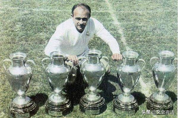 历史十大足球球星排名,历史上有哪些11号足球球星