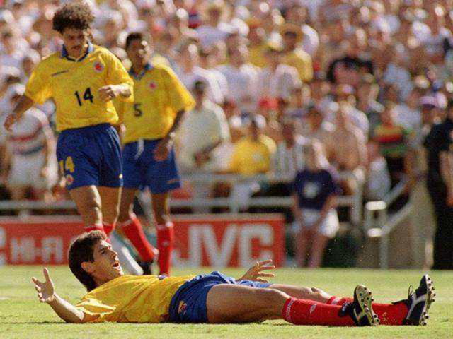 世界杯上乌龙球后遭球迷枪杀,1994年世界杯天王球星被乱枪打死