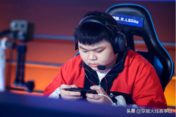 叮当猫比赛视频打狙,叮当猫vs情兽ak枪王