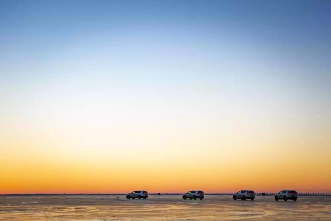 东风本田冰雪远征车队集结松发集团度假宾馆，冰上篝火不夜天！