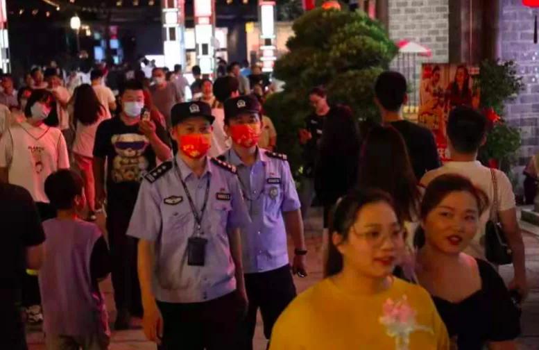 鍋囨湡鍏ㄥ競瀹夊叏鐢熶骇褰㈠娍绋冲畾,鍋囨湡骞冲畨绁ュ拰璀︽儏鍚屾瘮涓嬮檷鍥涙垚